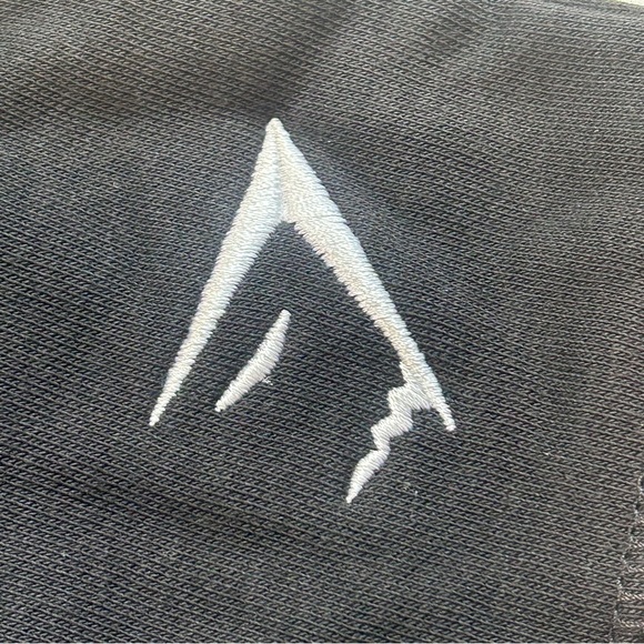 GYMSHARK. Crest 7 Inch Short. New with tags. Medium. - Picture 6 of 8